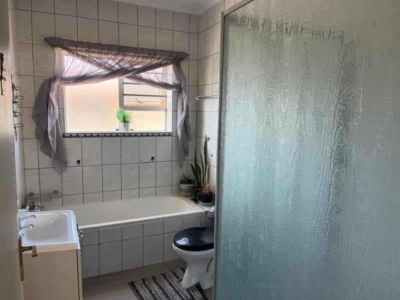 To Let 4 Bedroom Property for Rent in Brackenfell South Western Cape